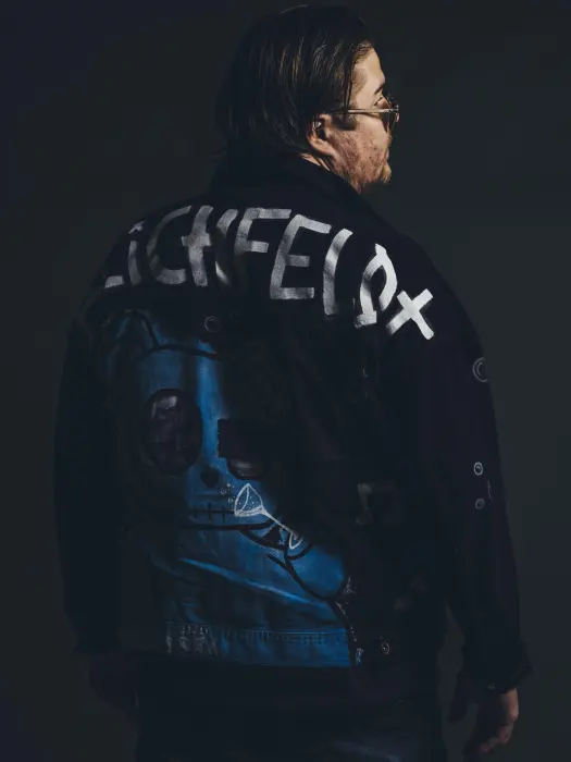 Painted jacket, profile